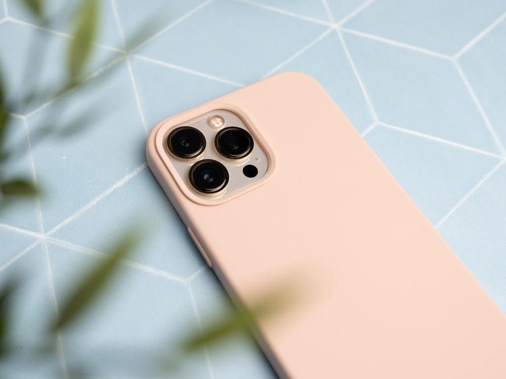 Silikonový kryt na iPhone 13 Pro Max - Béžový 2